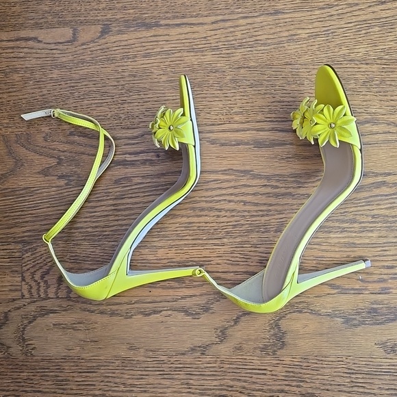 J. Crew Leather Flower High Heel Ankle Strap Sandals, 6.5 MISSING 1 ANKLE STRAP - Picture 4 of 10